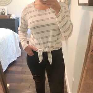Caution to the wind tie front top